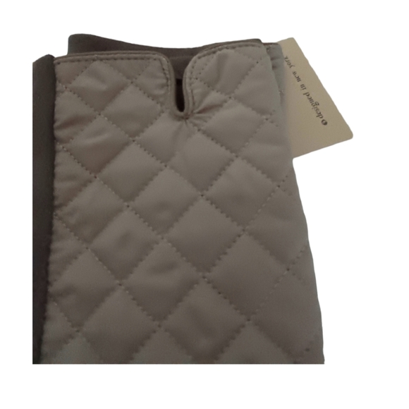 Quilted Smart Touch Gloves - Picture 4 of 6